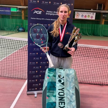 Inka z dwoma medalami Halowych Mistrzostw Polski Juniorów.